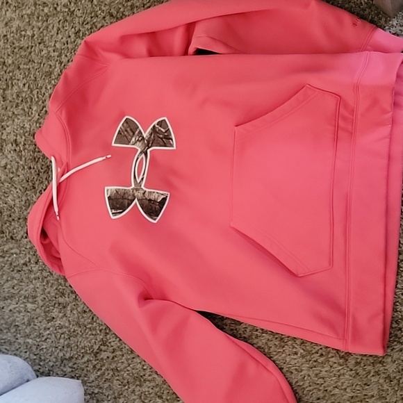 Under Armour Tops - Under Armour sweatshirt